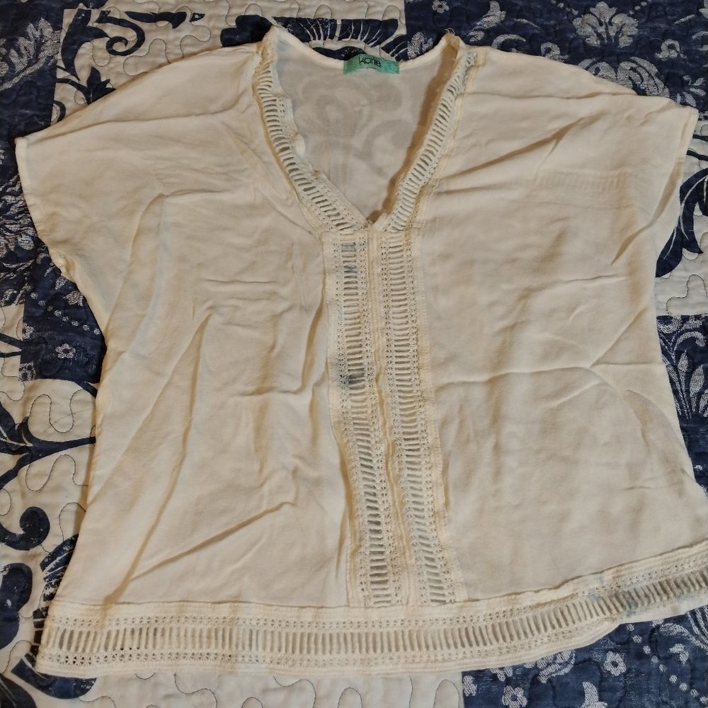 Karlie, x-small, cutout trim blouse